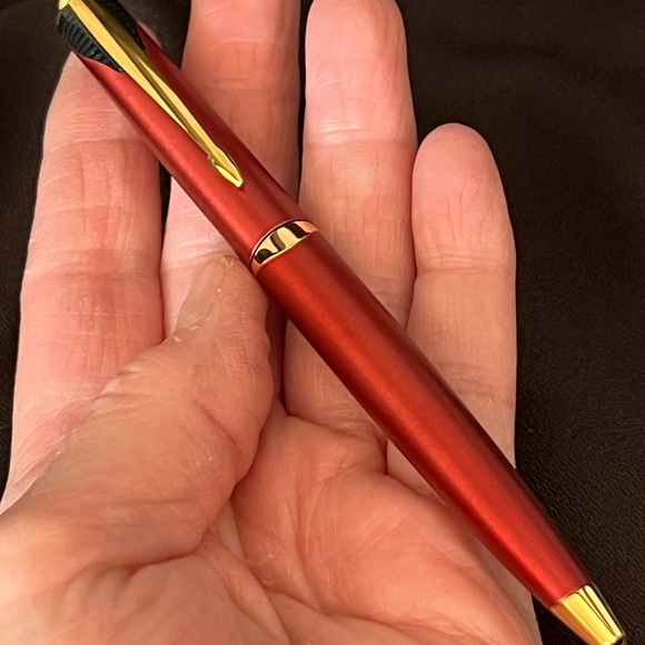 Parker IM Paler Inflection Ballpoint Pen, Twist Action – Red & Gold – Made in UK - Picture 5 of 5